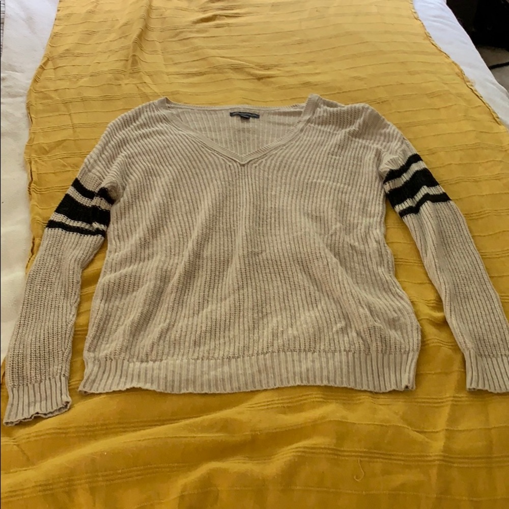 American Eagle v neck sweater